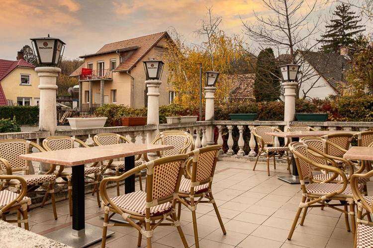 Hegyalja Etterem Es Panzio Hotel Zsámbék Buitenkant foto